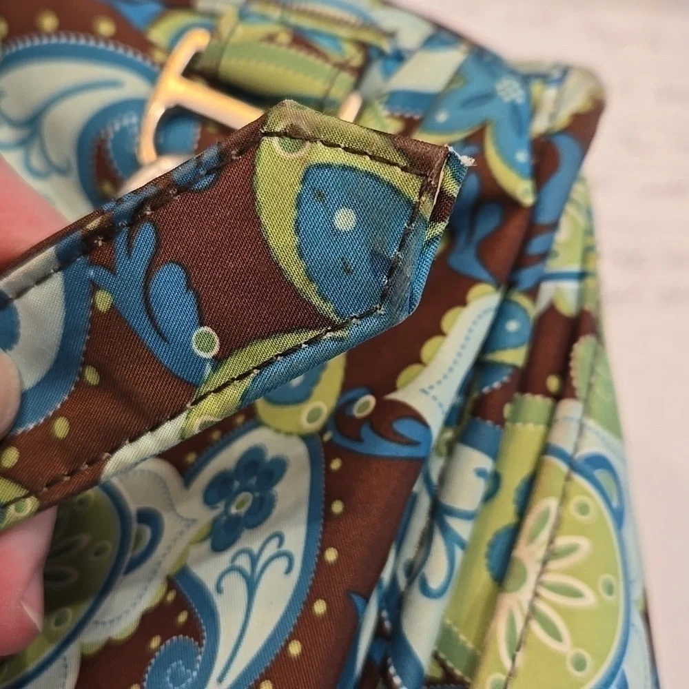 JU JU BE BACKPACK DIAPERBAG WITH CHANGING PAD. PAISLEY AND FLORAL.